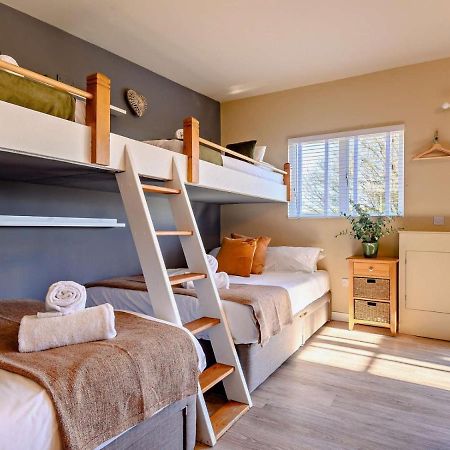 Wisteria View With Hottub & Cabin Sleeps 20 Chippenham  Exteriör bild