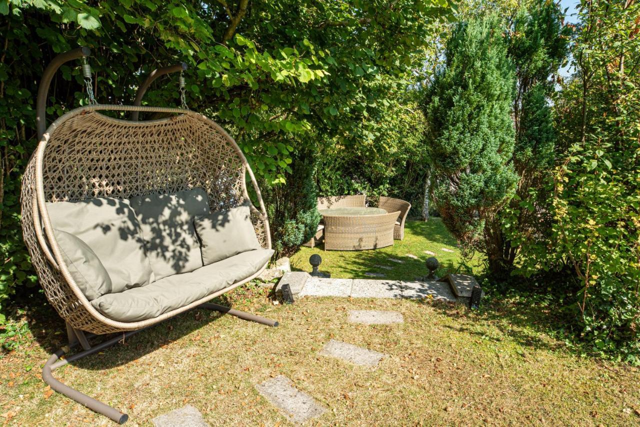 Wisteria View With Hottub & Cabin Sleeps 20 Chippenham  Exteriör bild