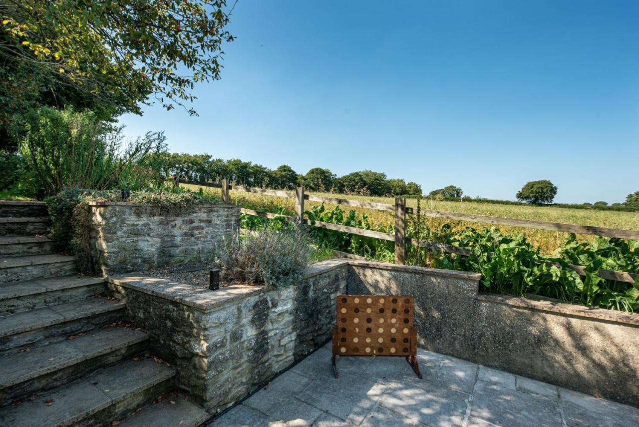 Wisteria View With Hottub & Cabin Sleeps 20 Chippenham  Exteriör bild