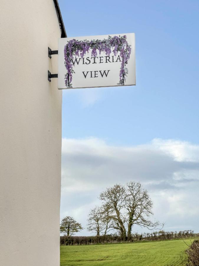 Wisteria View With Hottub & Cabin Sleeps 20 Chippenham  Exteriör bild