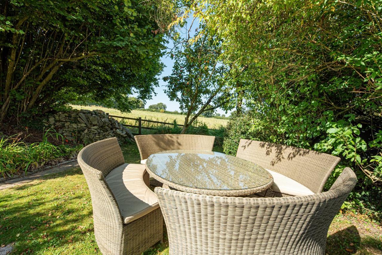 Wisteria View With Hottub & Cabin Sleeps 20 Chippenham  Exteriör bild