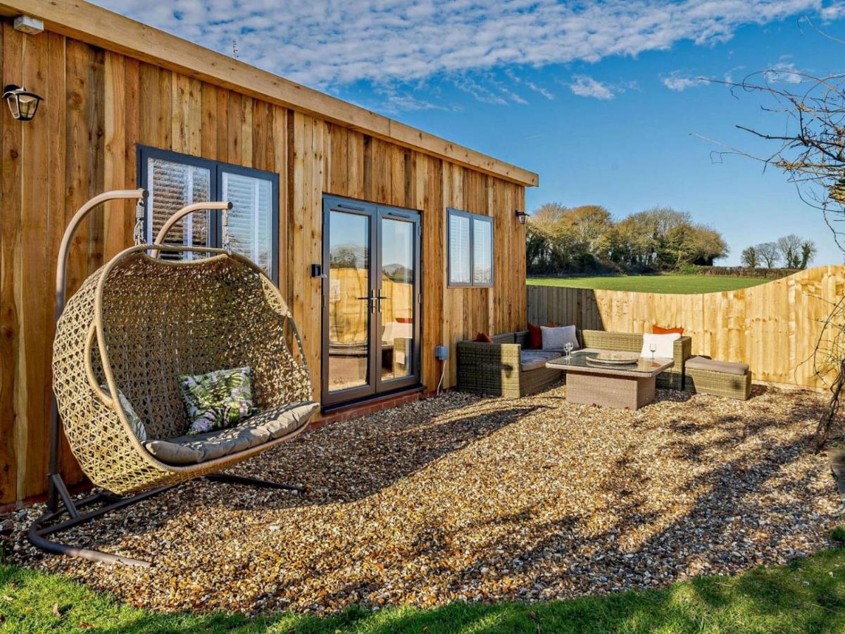 Wisteria View With Hottub & Cabin Sleeps 20 Chippenham  Exteriör bild